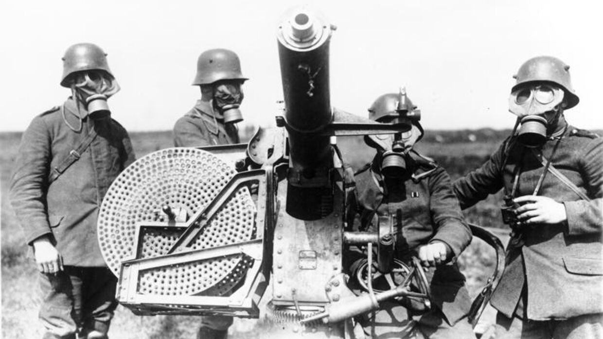 Немецкие солдаты в противогазах, 1914-1918 гг