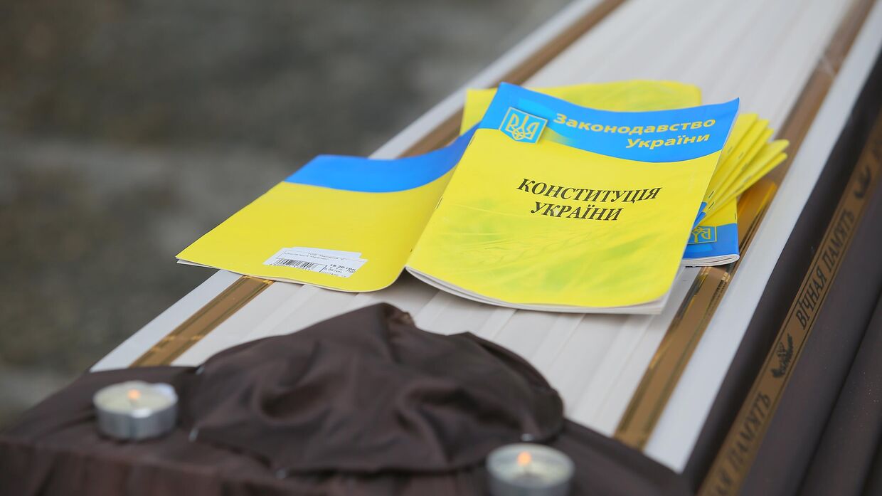 Акция Панихида по убитой конституции в Киеве Акция Панихида по убитой конституции в Киеве