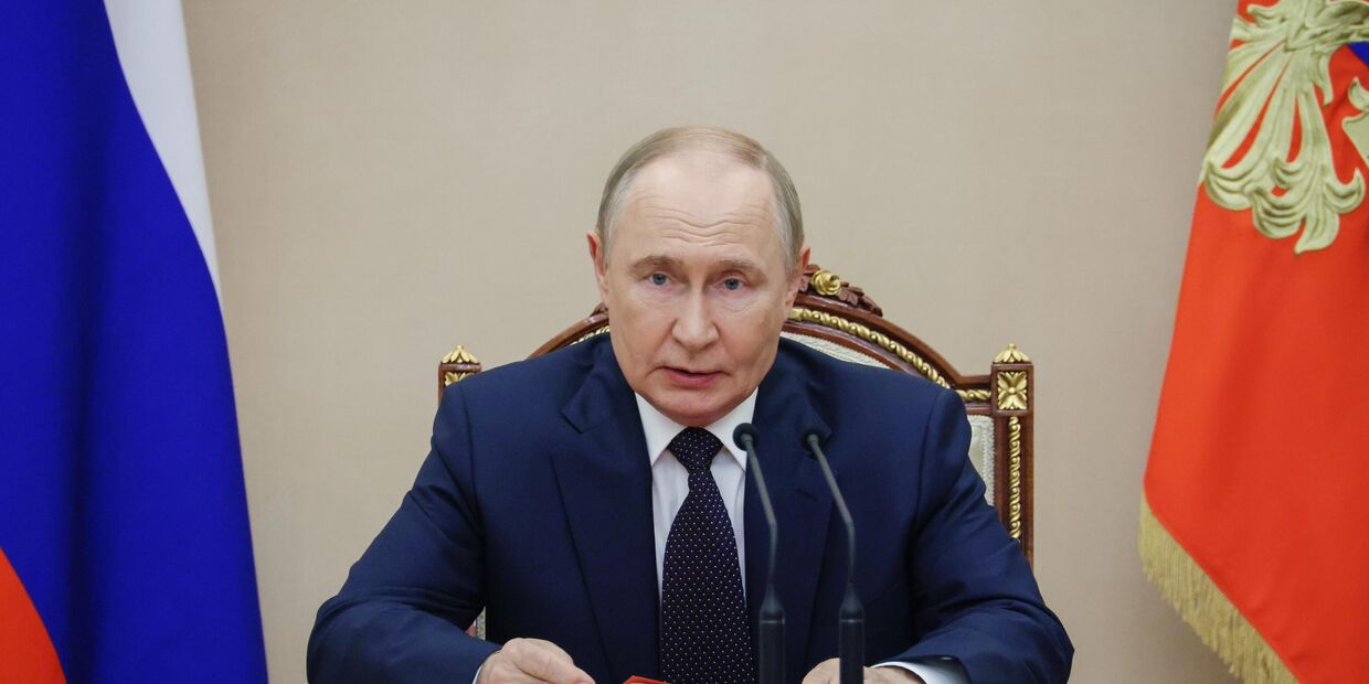 Президент Владимир Путин провел совещание Совбеза РФ