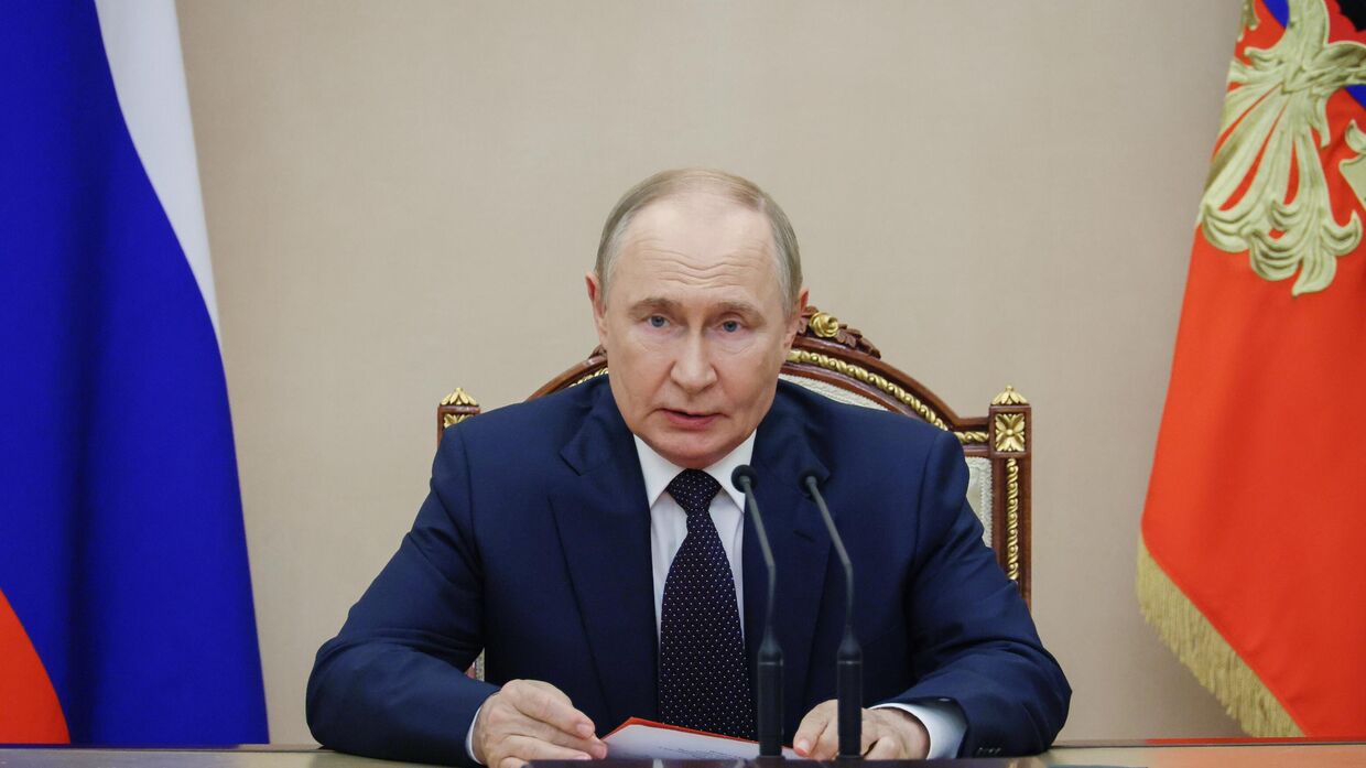 Президент Владимир Путин провел совещание Совбеза РФ