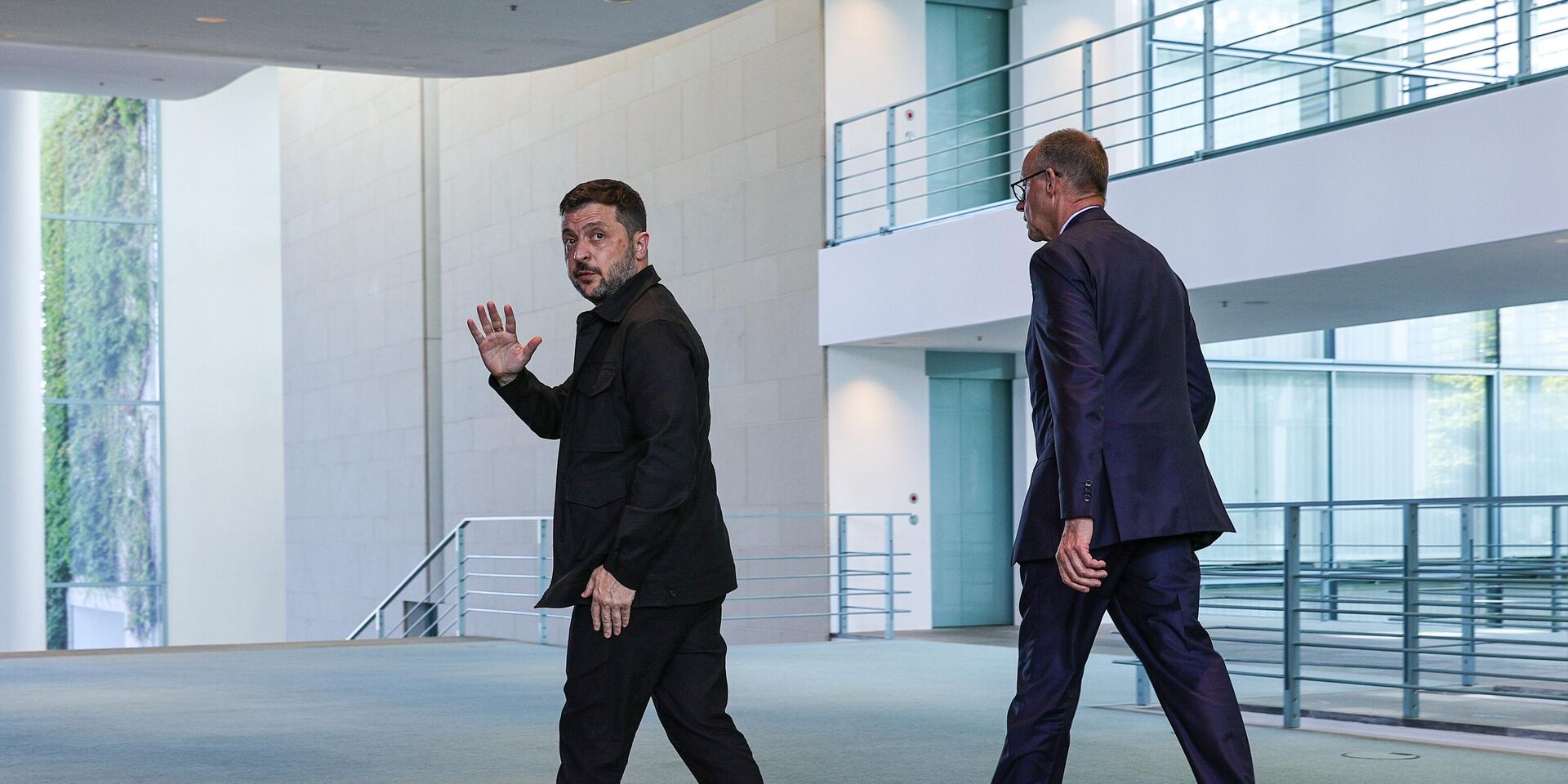 Владимир Зеленский и канцлер Германии Фридрих Мерц в Берлине - ИноСМИ, 1920, 24.08.2025