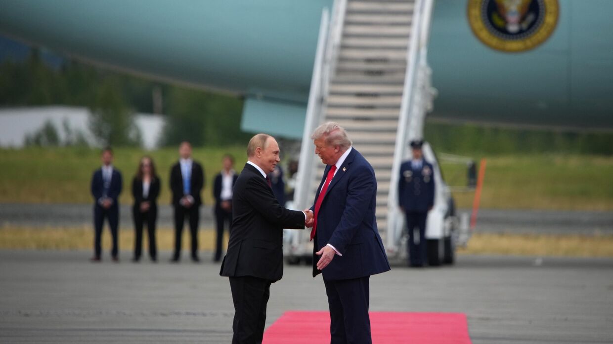 Встреча Трампа и Путина на Аляске Встреча Трампа и Путина на Аляске