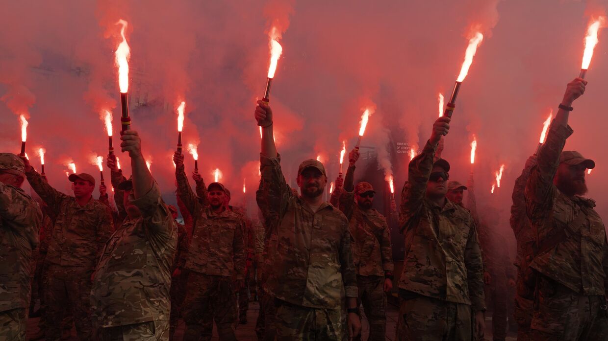 Бойцы украинского батальона Азов (Террористическая организация, запрещенная в России) в Киеве, Украина