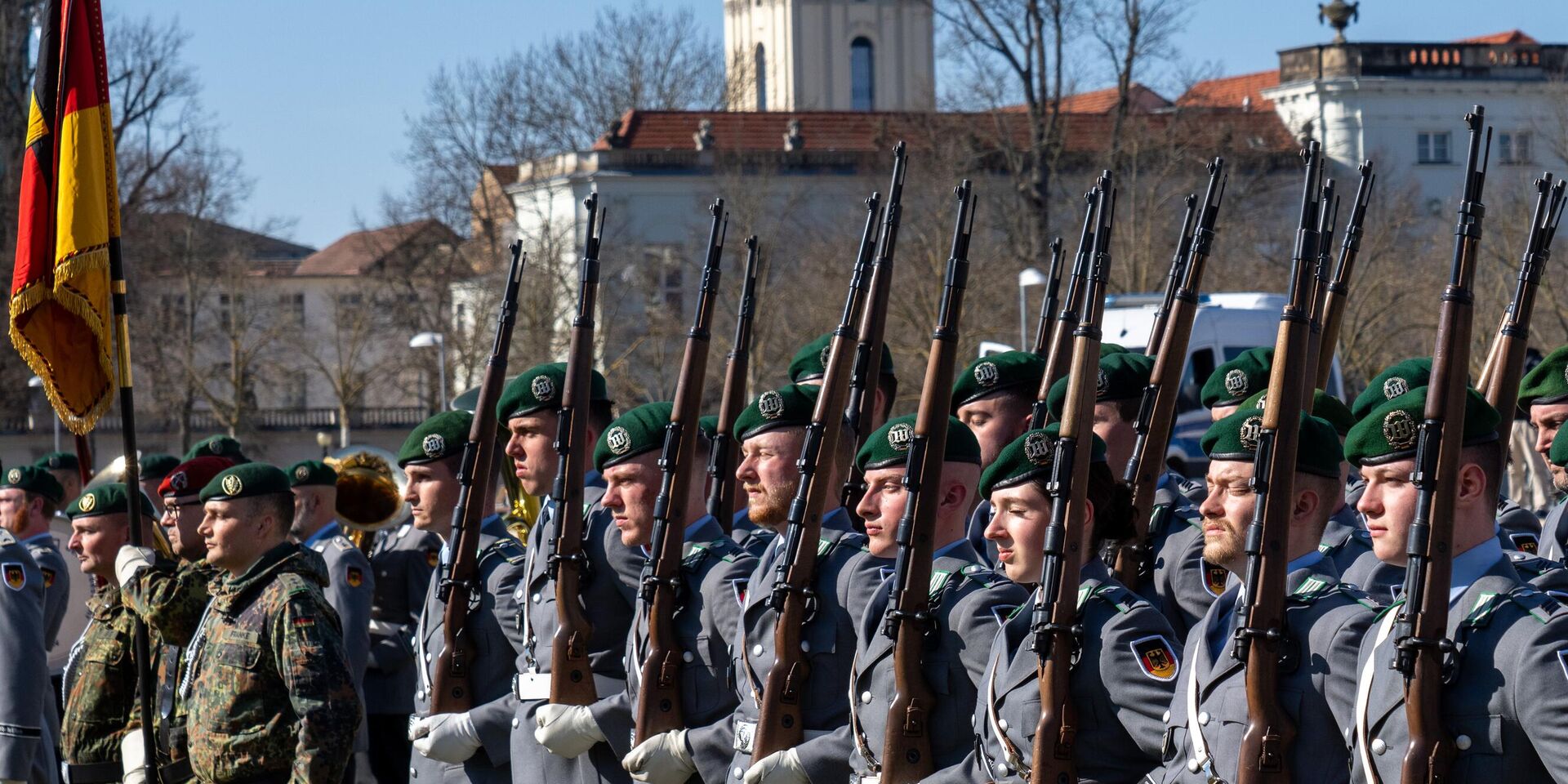 Солдаты караульного батальона бундесвера в Люстгартене, Берлин,  Германия. 20 марта 2025 года. - ИноСМИ, 1920, 25.08.2025