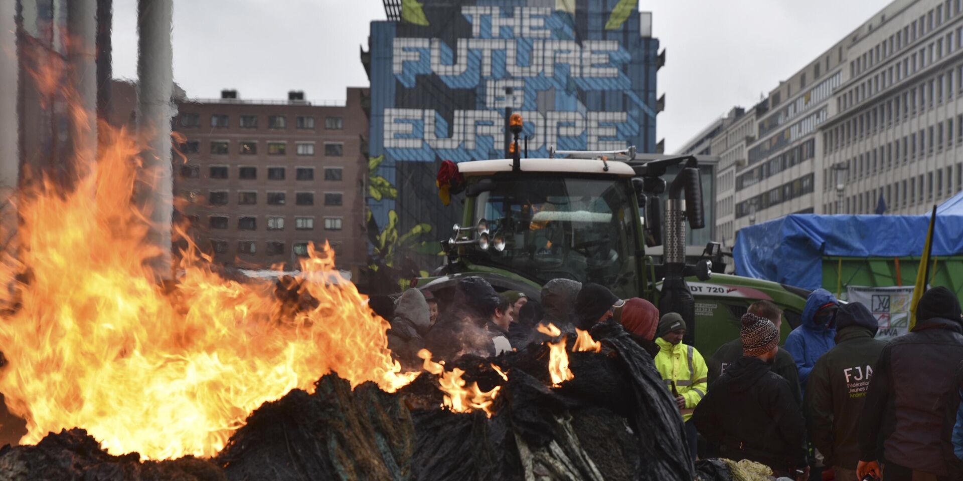 Протест фермеров в Европейском квартале перед встречей министров сельского хозяйства ЕС в Брюсселе, 26 февраля 2024 года - ИноСМИ, 1920, 02.09.2025