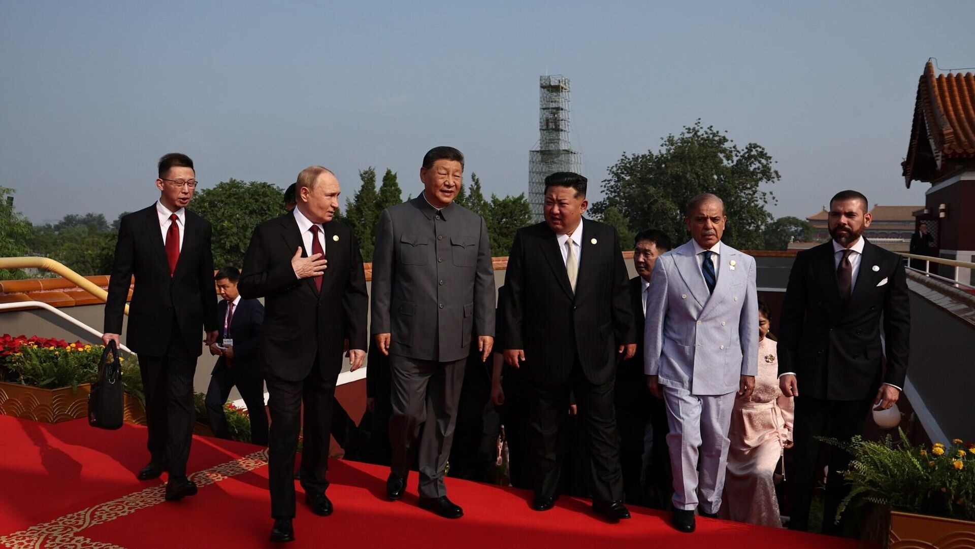 Президент РФ В. Путин и иностранные лидеры на военном параде в честь 80-летия Победы - ИноСМИ, 1920, 03.09.2025