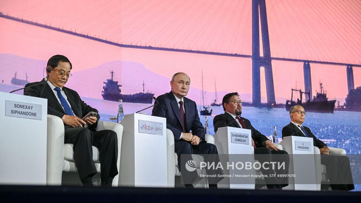 5 сентября 2025. Президент РФ Владимир Путин на пленарной сессии Восточного экономического форума.