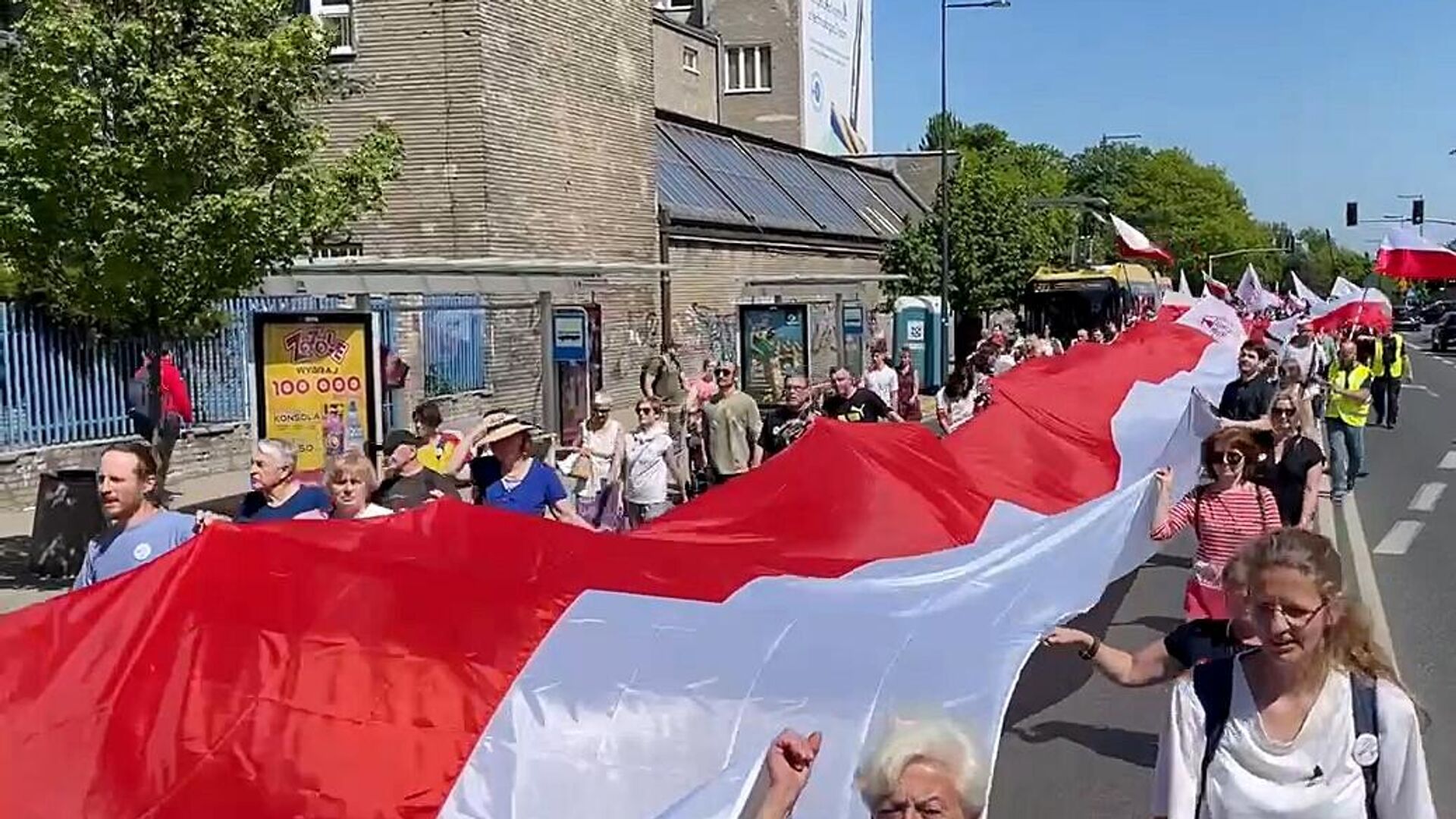 Марш в Варшаве против вовлечения Польши в боевые действия на Украине - ИноСМИ, 1920, 08.09.2025