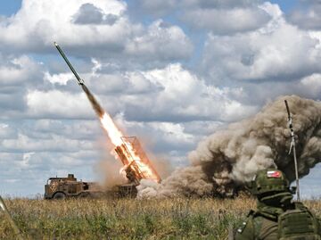 Боевая работа расчета установки РСЗО Ураган 288-й гвардейской артиллерийской бригады группировки войск Запад