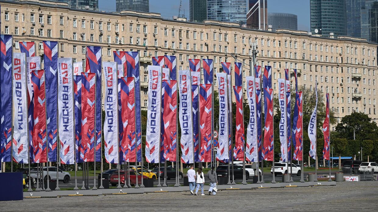 Праздничное украшение Москвы ко Дню Города