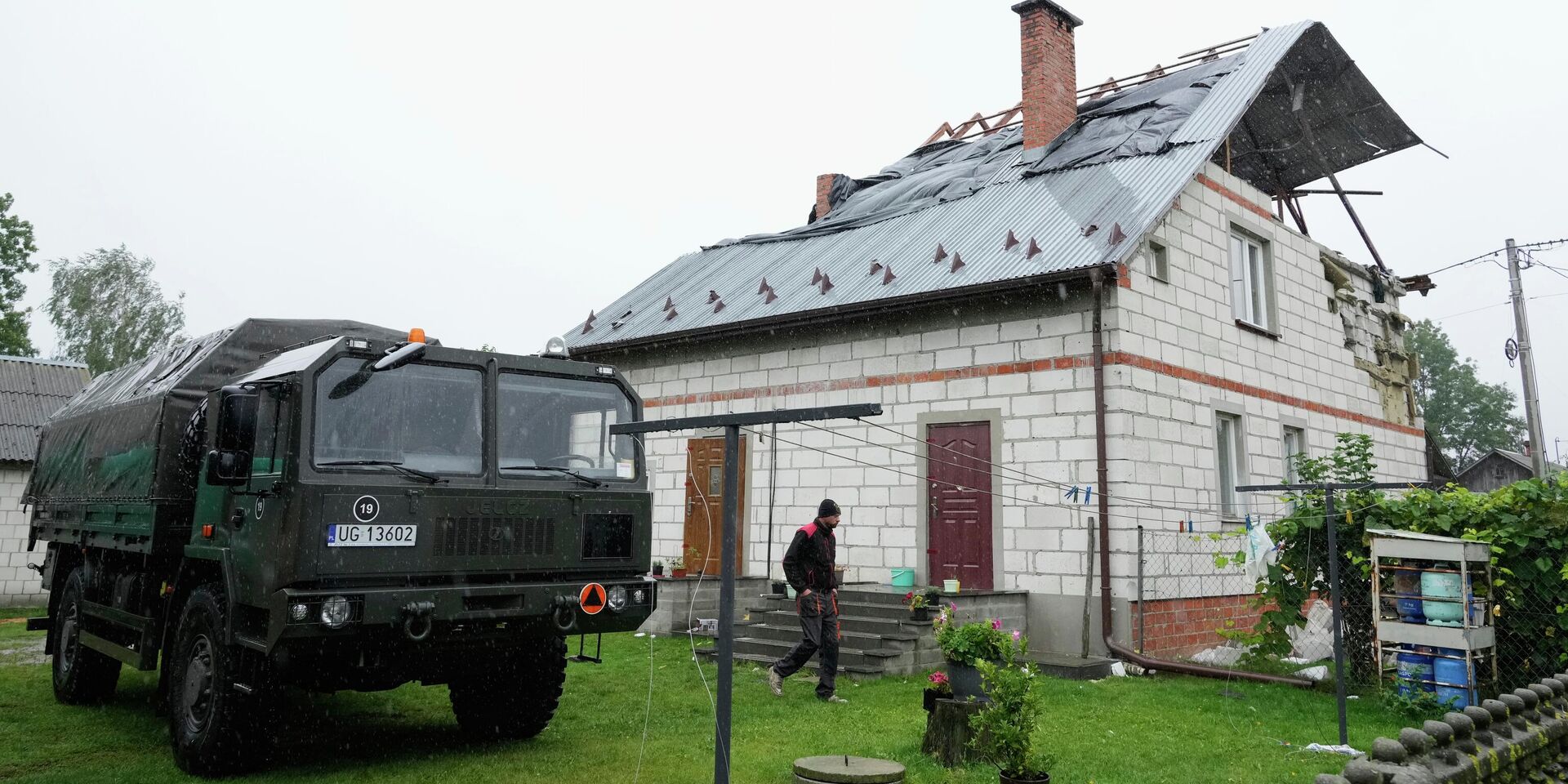 Поврежденный после атаки дронов дом в Варыках недалеко от Люблина, Польша - ИноСМИ, 1920, 18.09.2025