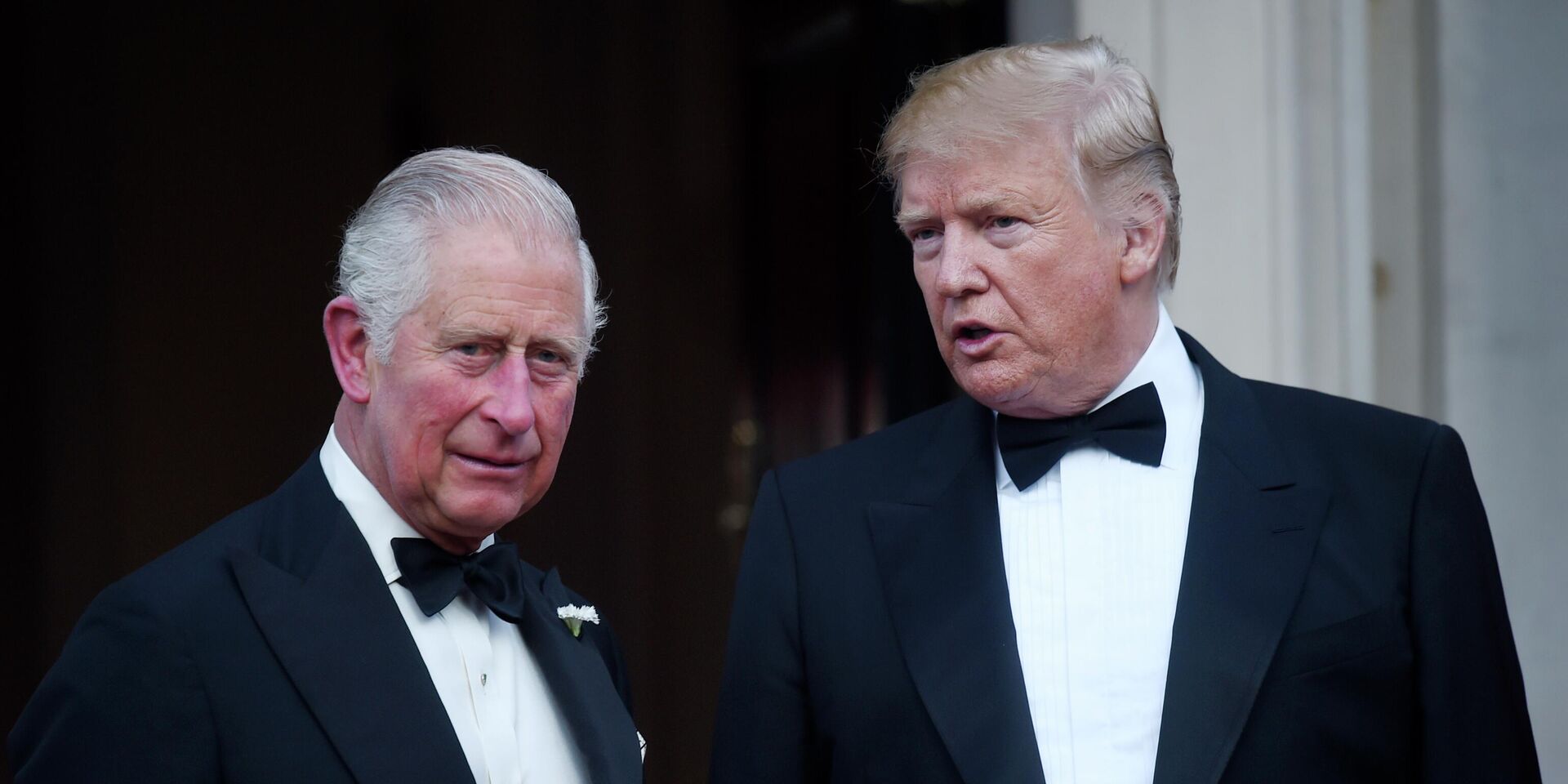 Президент США Дональд Трамп и принц Уэльский Чарльз позируют перед ужином в Уинфилд-хаусе 4 июня 2019 года в Лондоне, Англия. - ИноСМИ, 1920, 17.09.2025