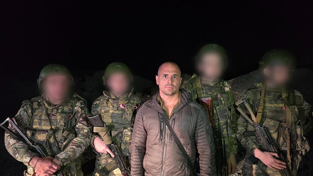 Пирсон Шарп во время поездки в Донбасс