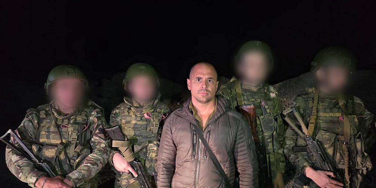 Пирсон Шарп во время поездки в Донбасс