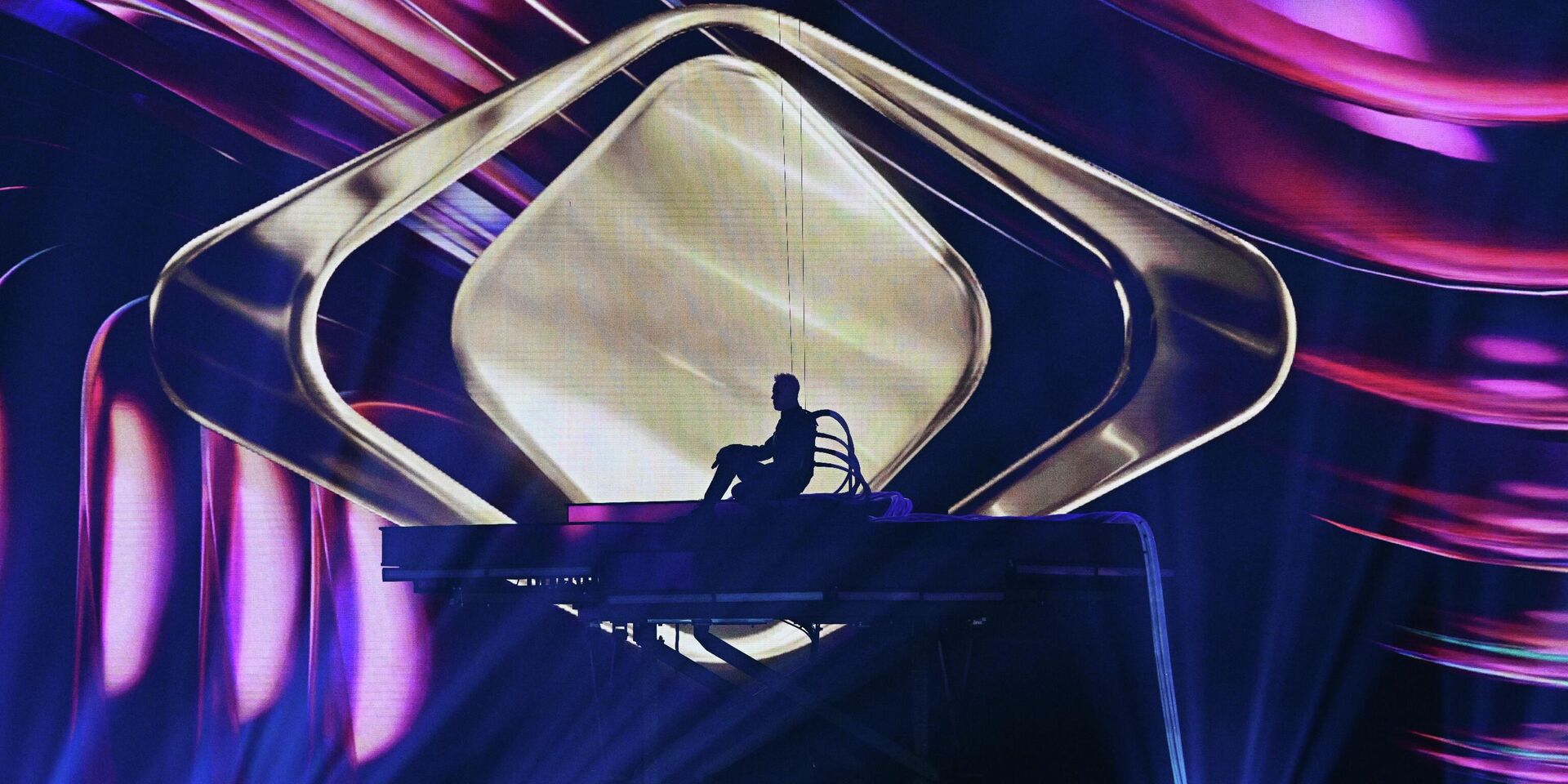 Меньше китча и больше Кремля: Путин проводит собственную версию Евровидения после отстранения России. Смазливость под запретом