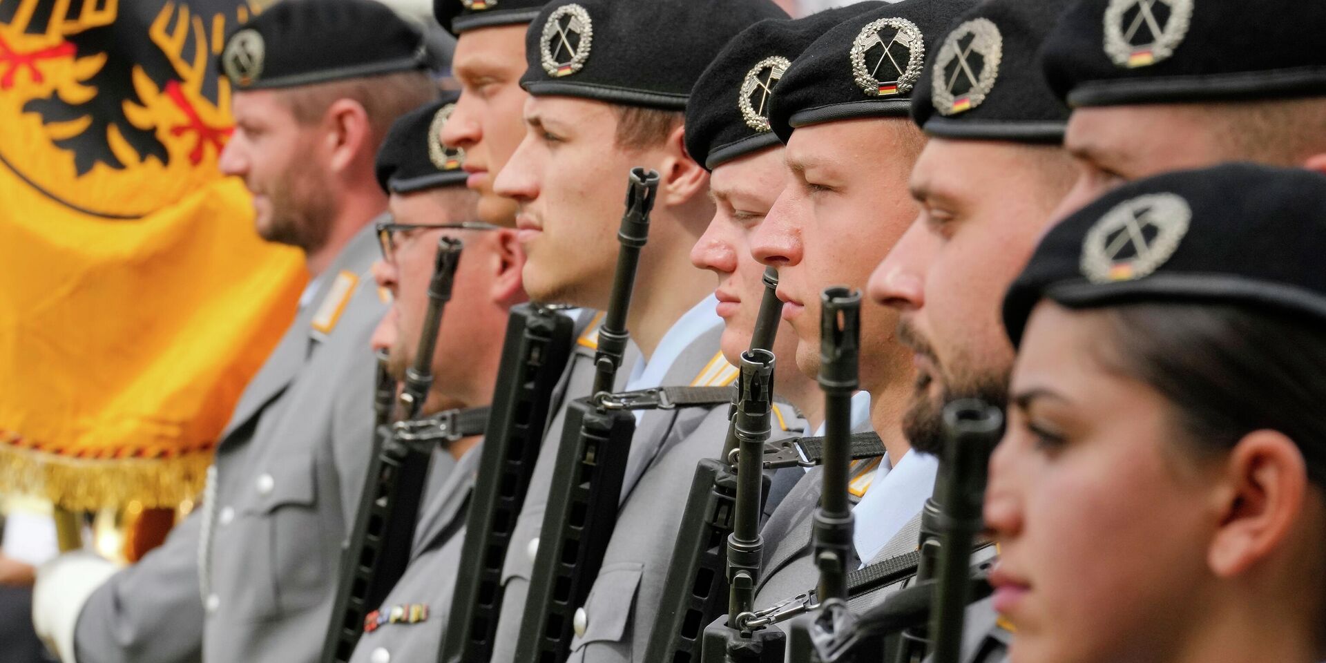 Солдаты Бундесвера присутствуют на церемонии принятия присяги новобранцами - ИноСМИ, 1920, 22.09.2025