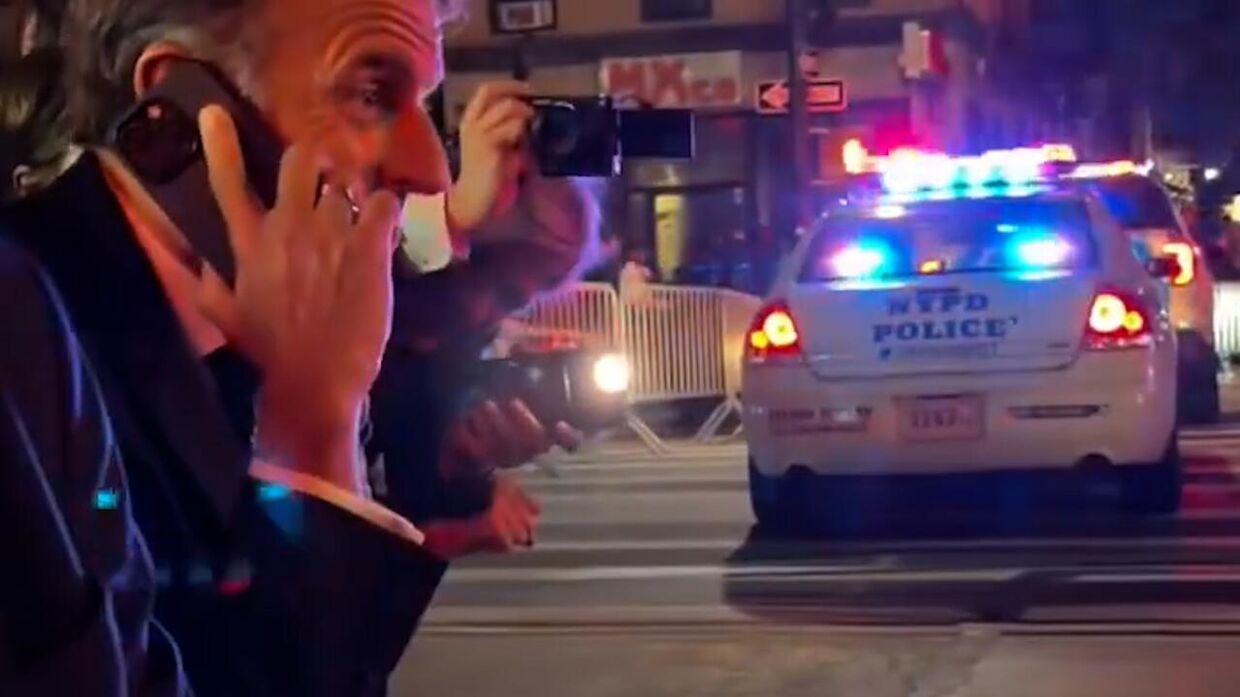 Макрон задержан полицией Нью-Йорка по приказу властей