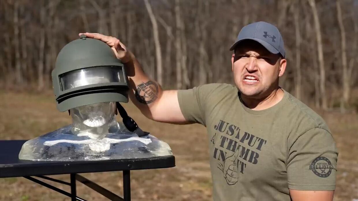 Неудачный день для этого парня. Американец протестировал российский шлем