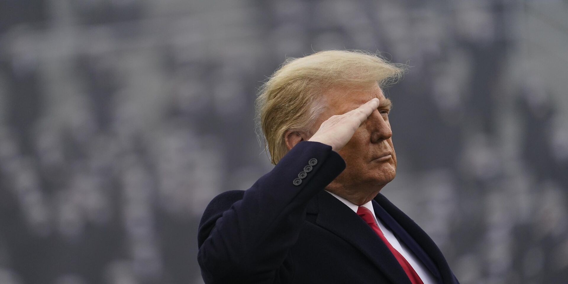 Президент США Дональд Трамп отдает честь  - ИноСМИ, 1920, 27.11.2025
