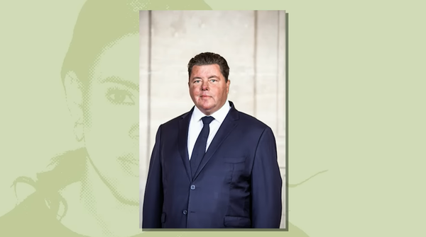 Э. Куртиаль, кадр из видео