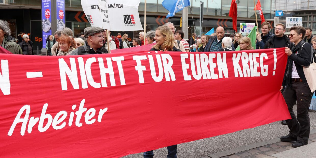 Протесты против военных учений бундесвера Red Storm Bravo в Гамбурге