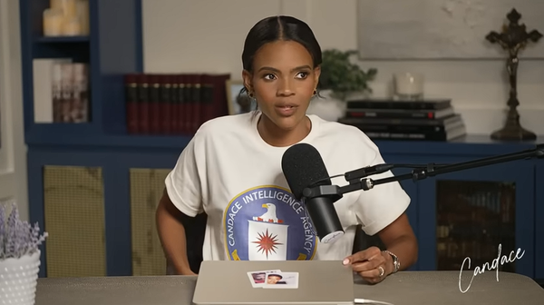 Футболка К. Оуэнс, кадр из видео