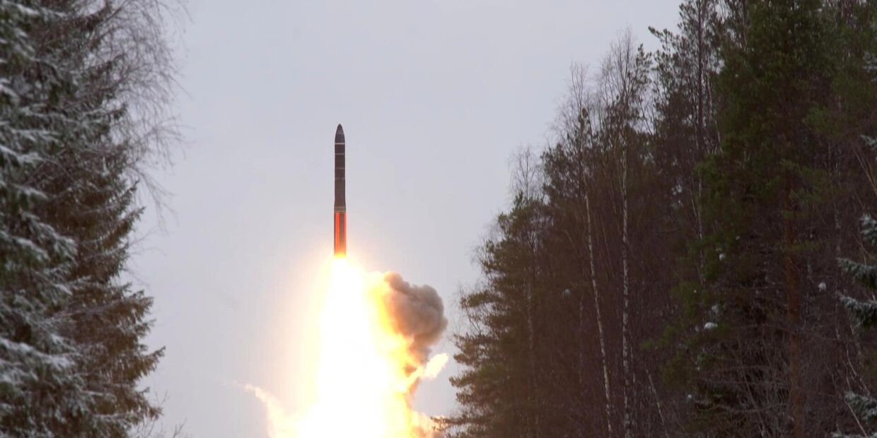 Запуск межконтинентальной баллистической ракеты Ярс в рамках учений сил стратегического сдерживания Гром-2022 Минобороны РФ