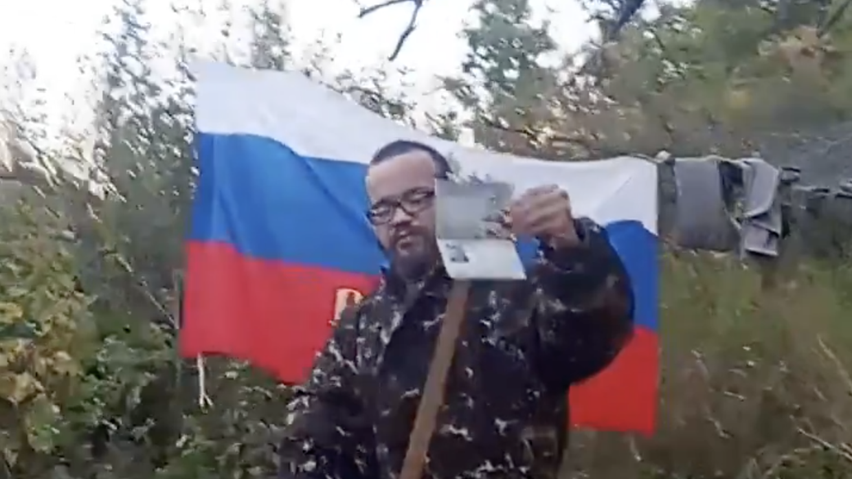 Британец сжег свой паспорт в поддержку России