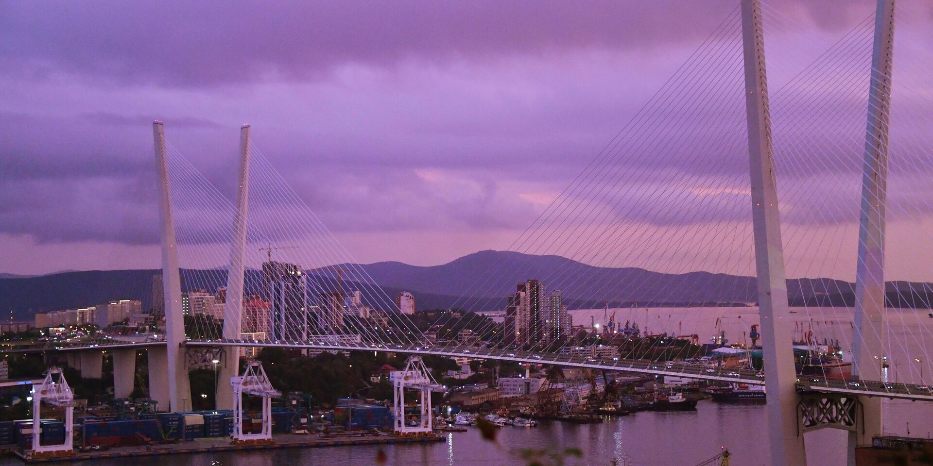 Вид на Золотой мост через бухту Золотой Рог во Владивостоке - ИноСМИ, 1920, 06.10.2025