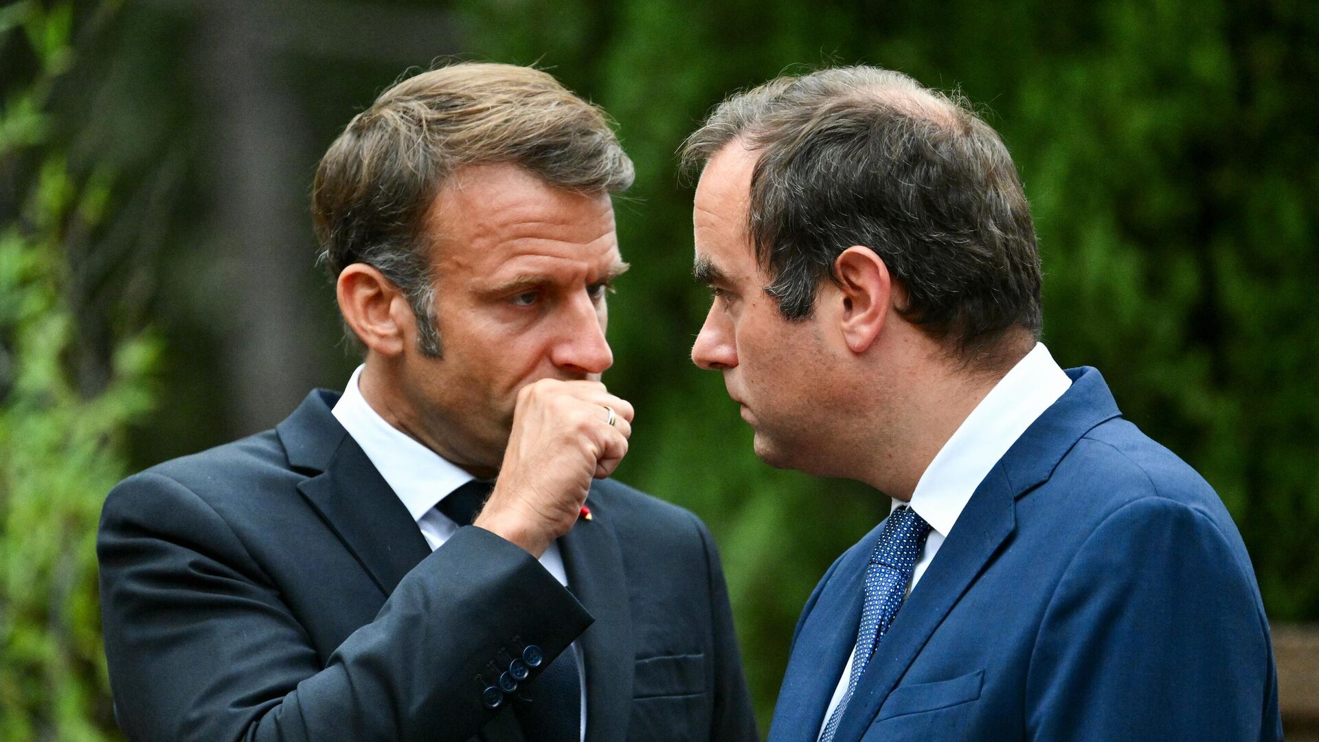 Президент Франции Эммануэль Макрон и премьер-министр Франции Себастьен Лекорню - ИноСМИ, 1920, 06.10.2025