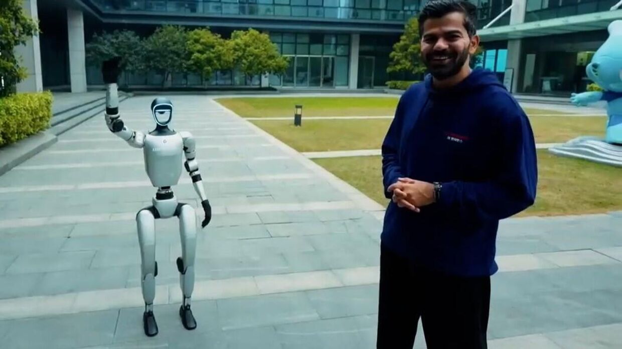 Кофе прилетел с небес. Блогер из ОАЭ шокирован технологичностью Китая