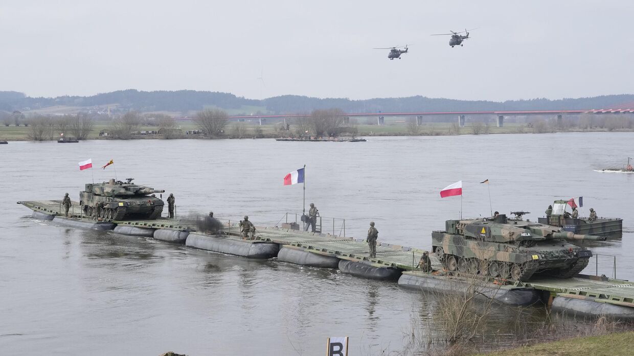 Польские и другие войска НАТО принимают участие в военных маневрах Steadfast Defender 24 в Корзенево, Польша, 4 марта 2024 года.