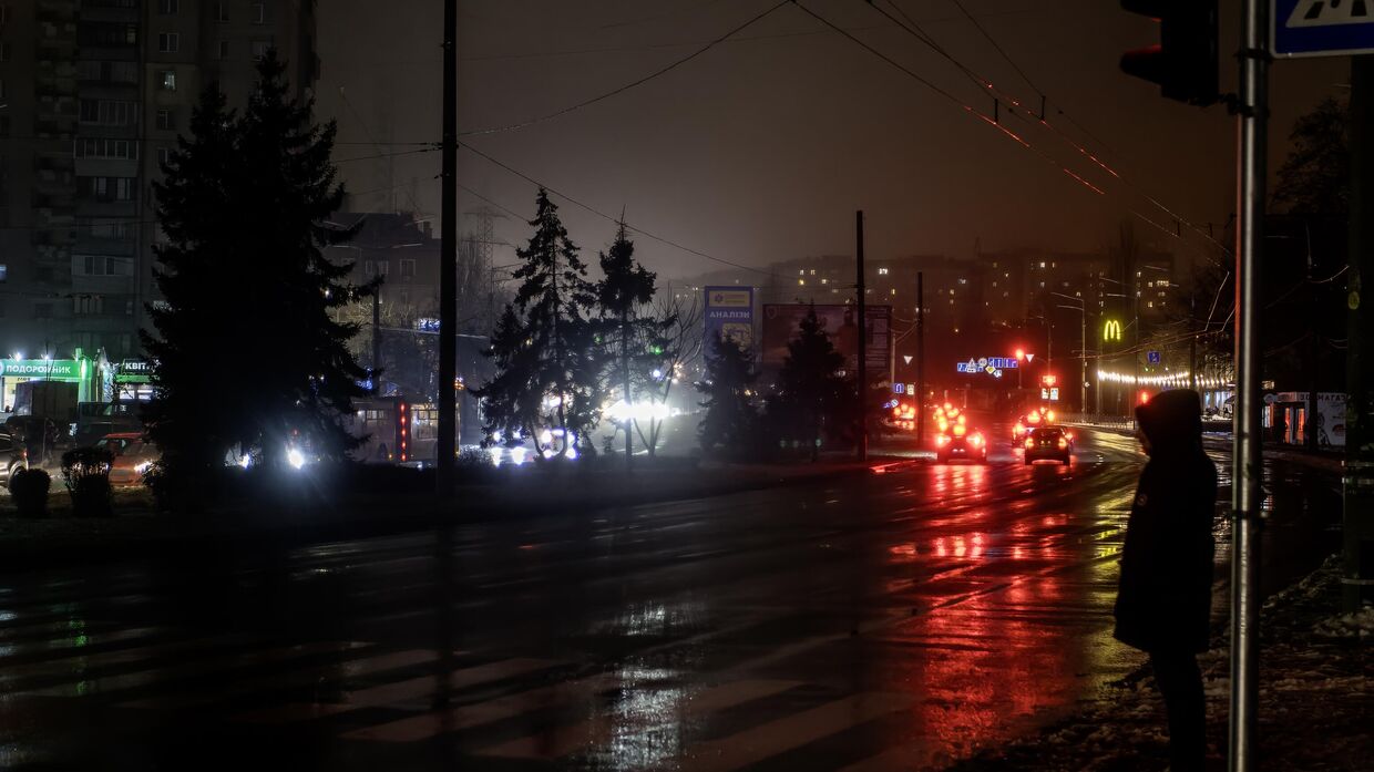 Киев погрузился в темноту после ракетных ударов России по энергетической инфраструктуре