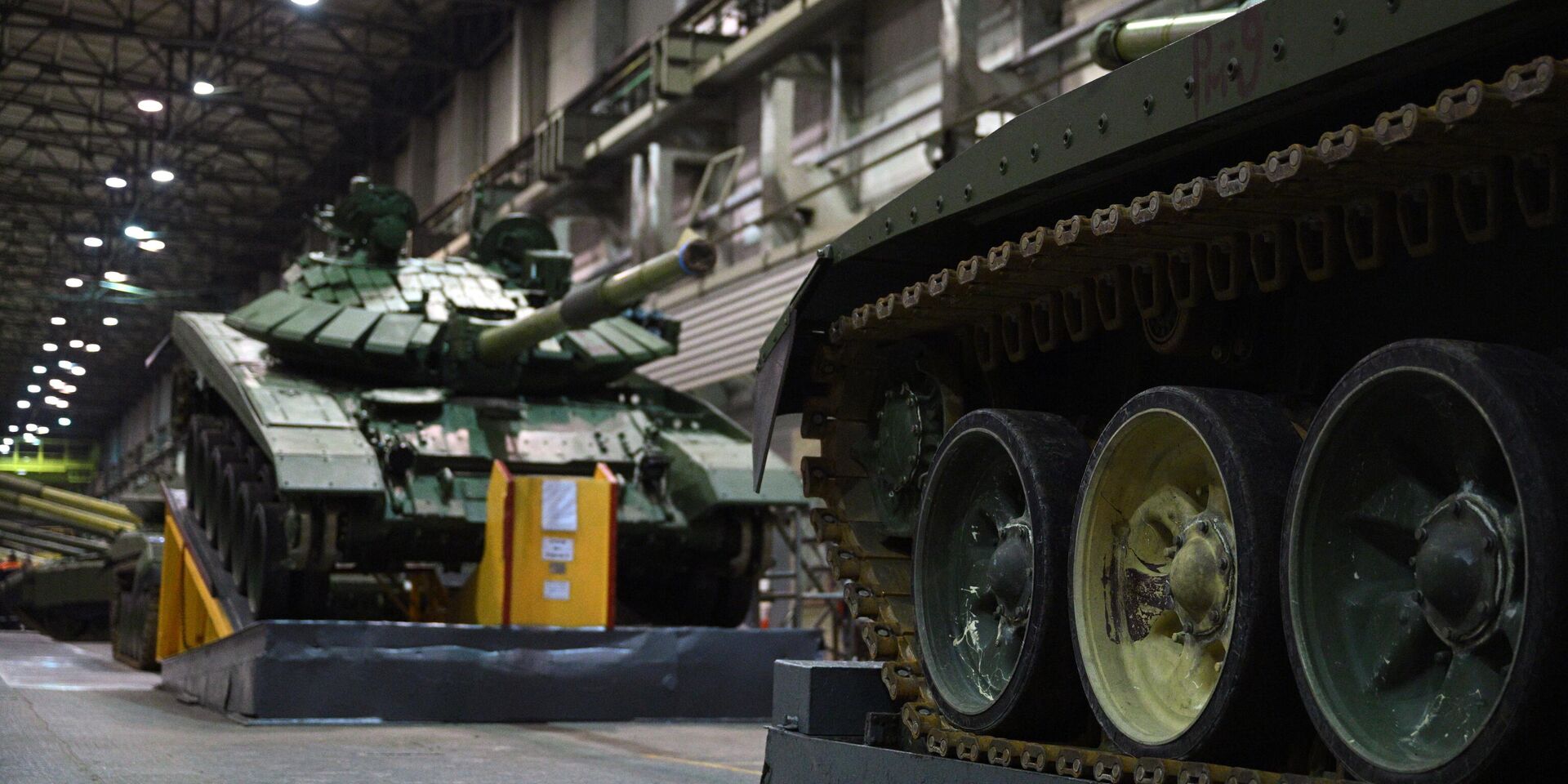 анк Т-90 в механо-сборочном цехе Уралвагонзавода в Нижнем Тагиле - ИноСМИ, 1920, 21.12.2025