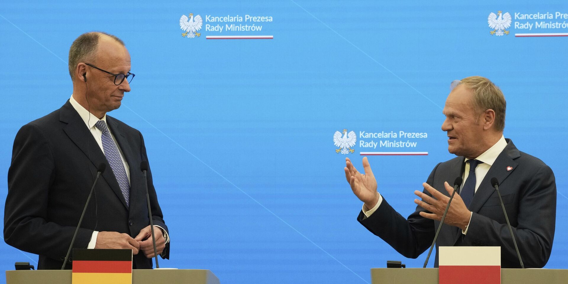 Премьер-министр Польши Дональд Туск (справа) и канцлер Германии Фридрих Мерц - ИноСМИ, 1920, 16.06.2026