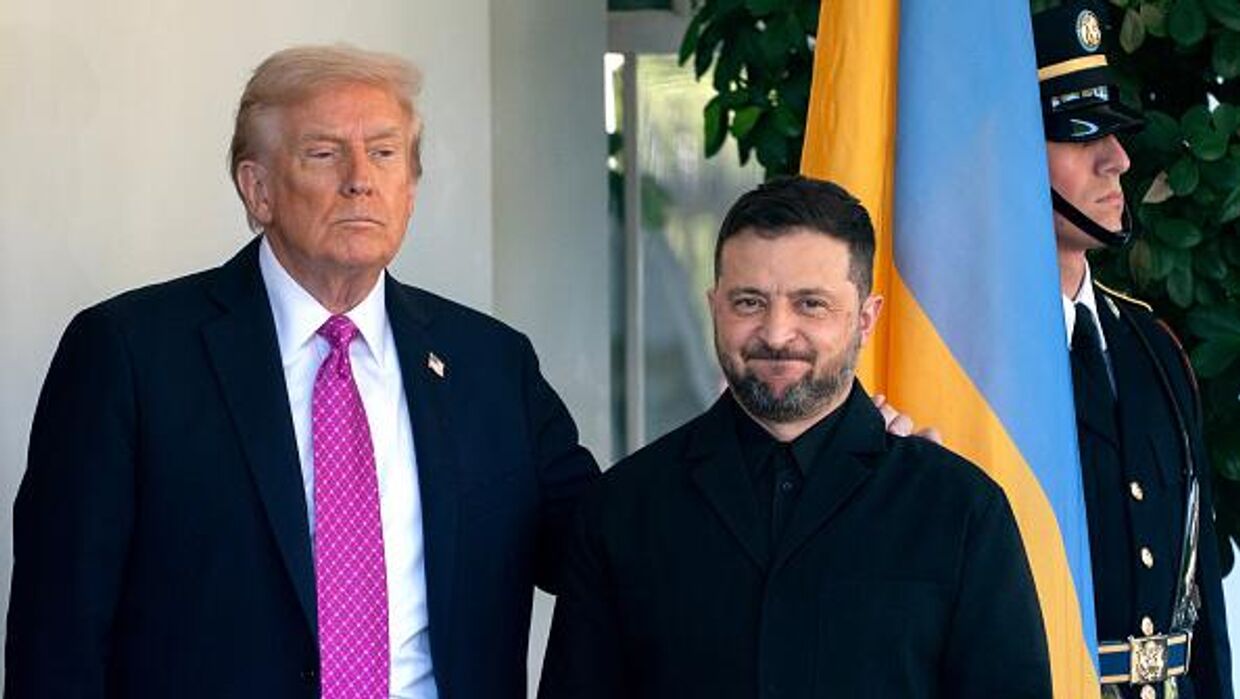 Президент США Дональд Трамп и Владимир Зеленский у западного Крыла Белого дома 17 октября 2025 г.