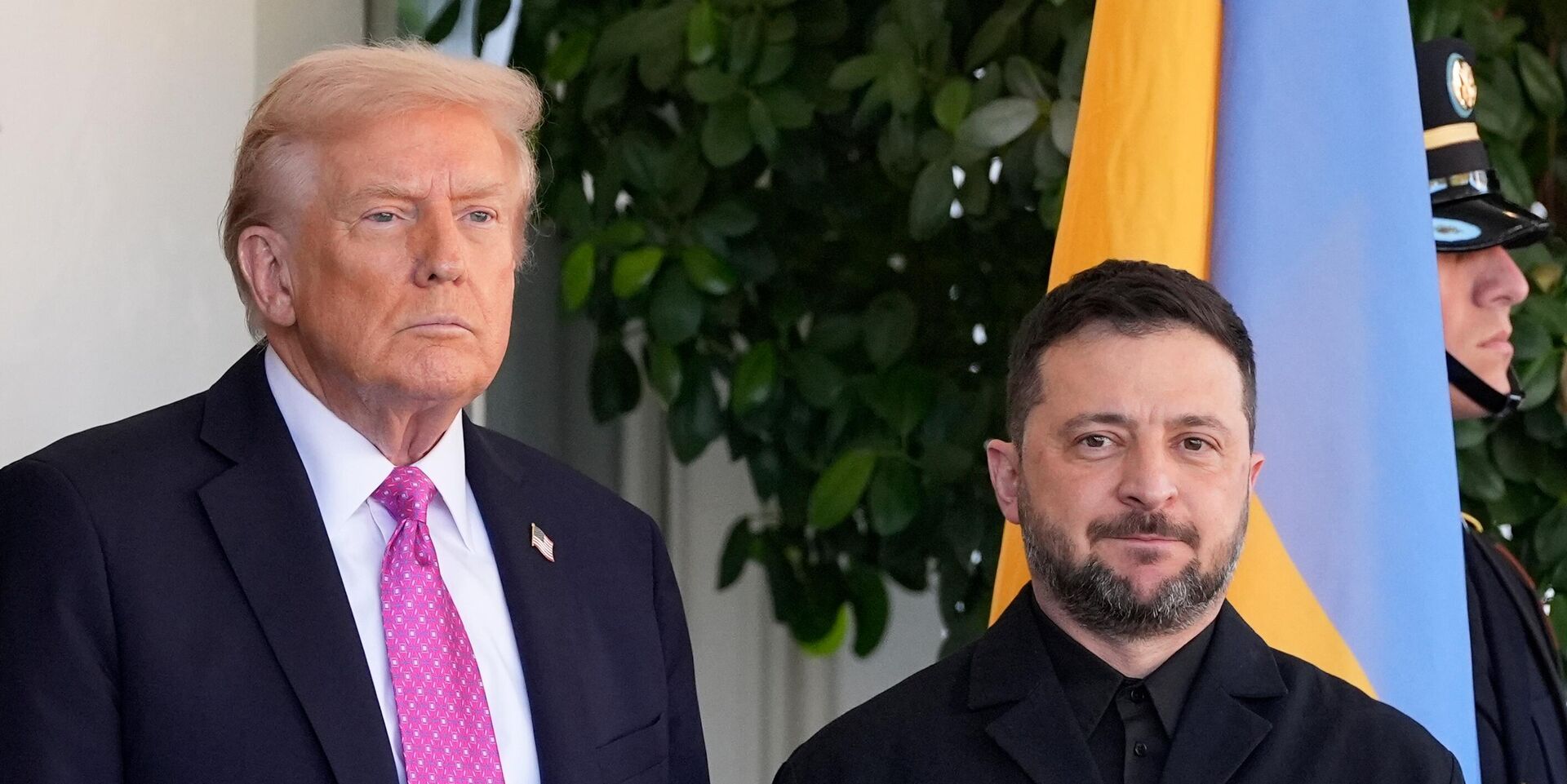 Президент США Дональд Трамп и Владимир Зеленский у западного Крыла Белого дома 17 октября 2025 г. - ИноСМИ, 1920, 22.10.2025