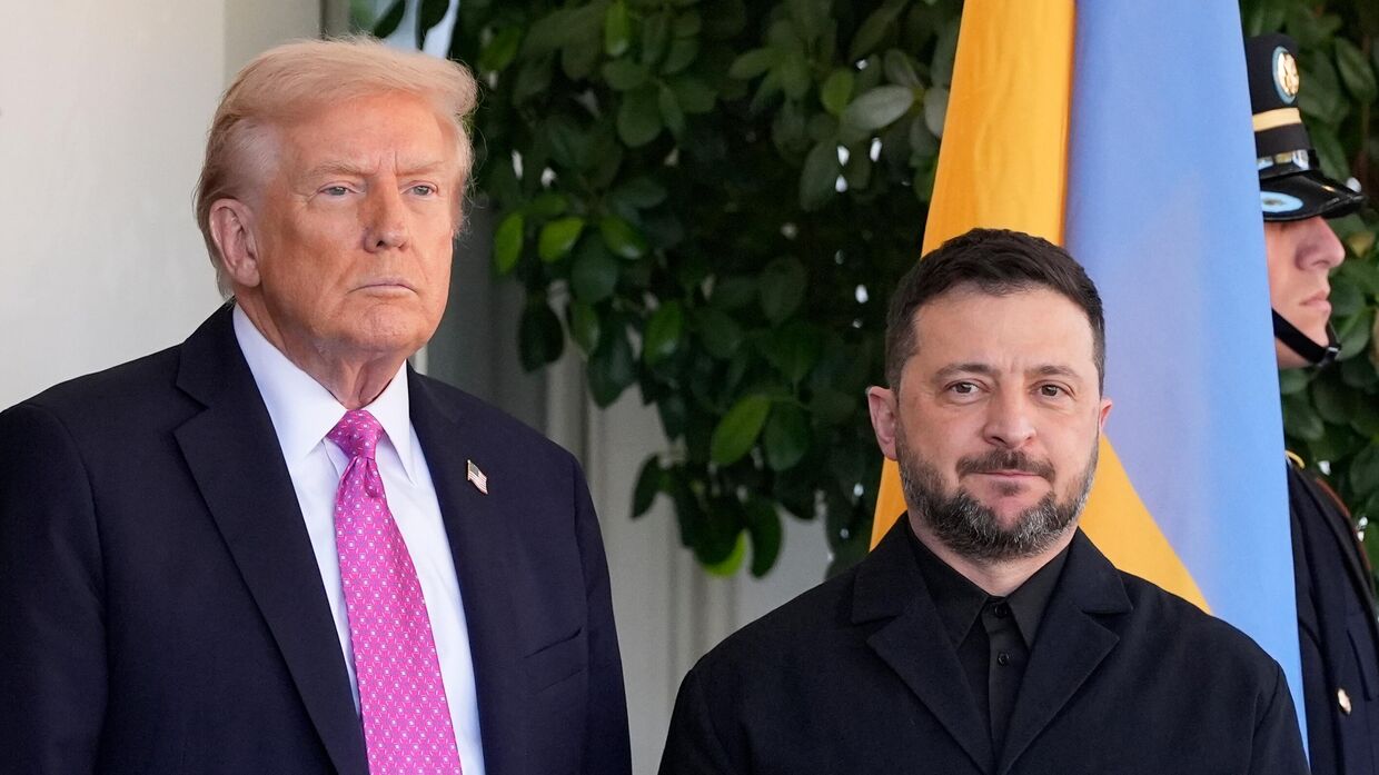Президент США Дональд Трамп и Владимир Зеленский у западного Крыла Белого дома 17 октября 2025 г.