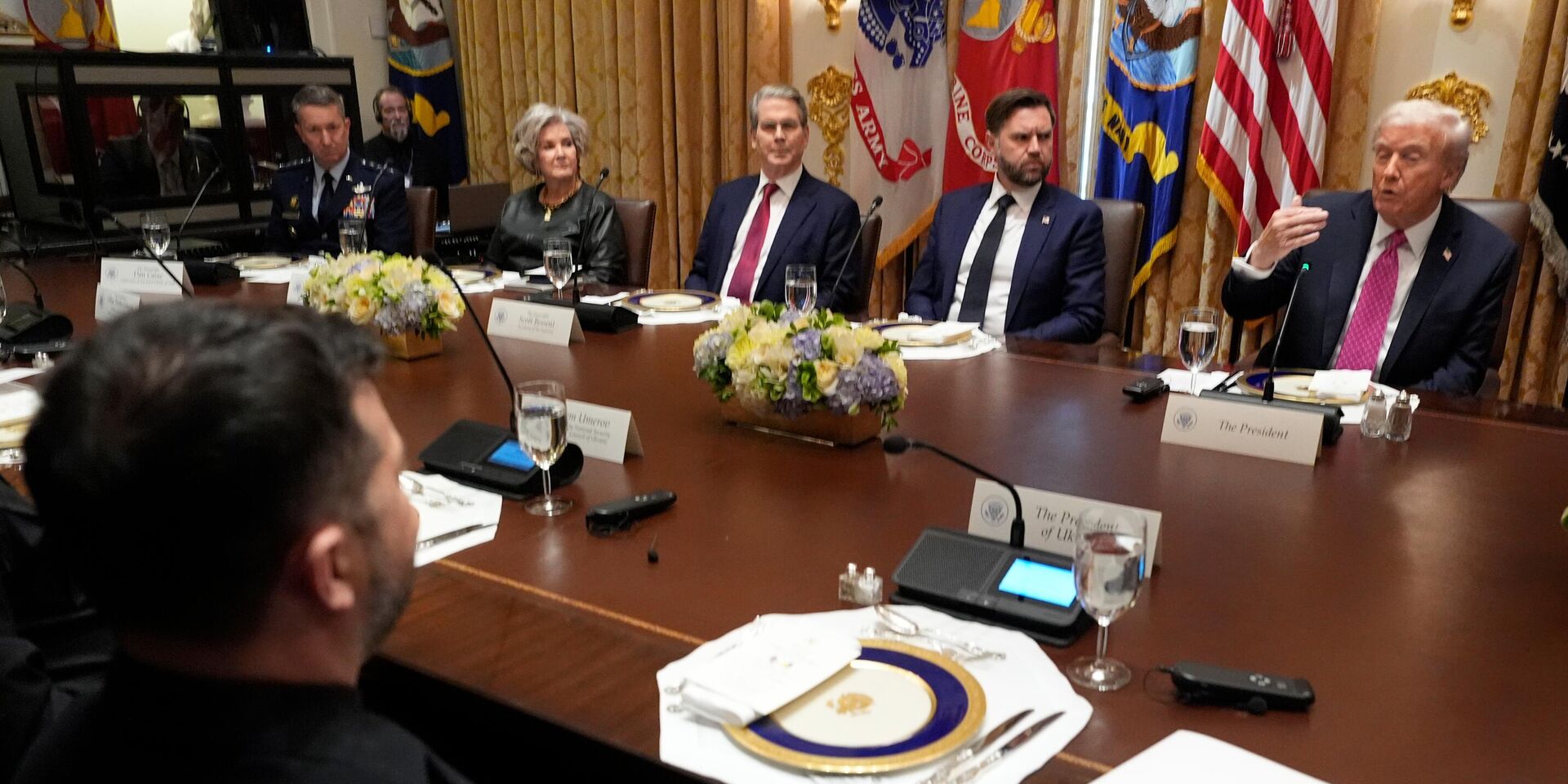 Владимир Зеленский принимает участие во встрече с президентом США Дональдом Трампом в Белом доме 17 октября 2025 года - ИноСМИ, 1920, 21.11.2025