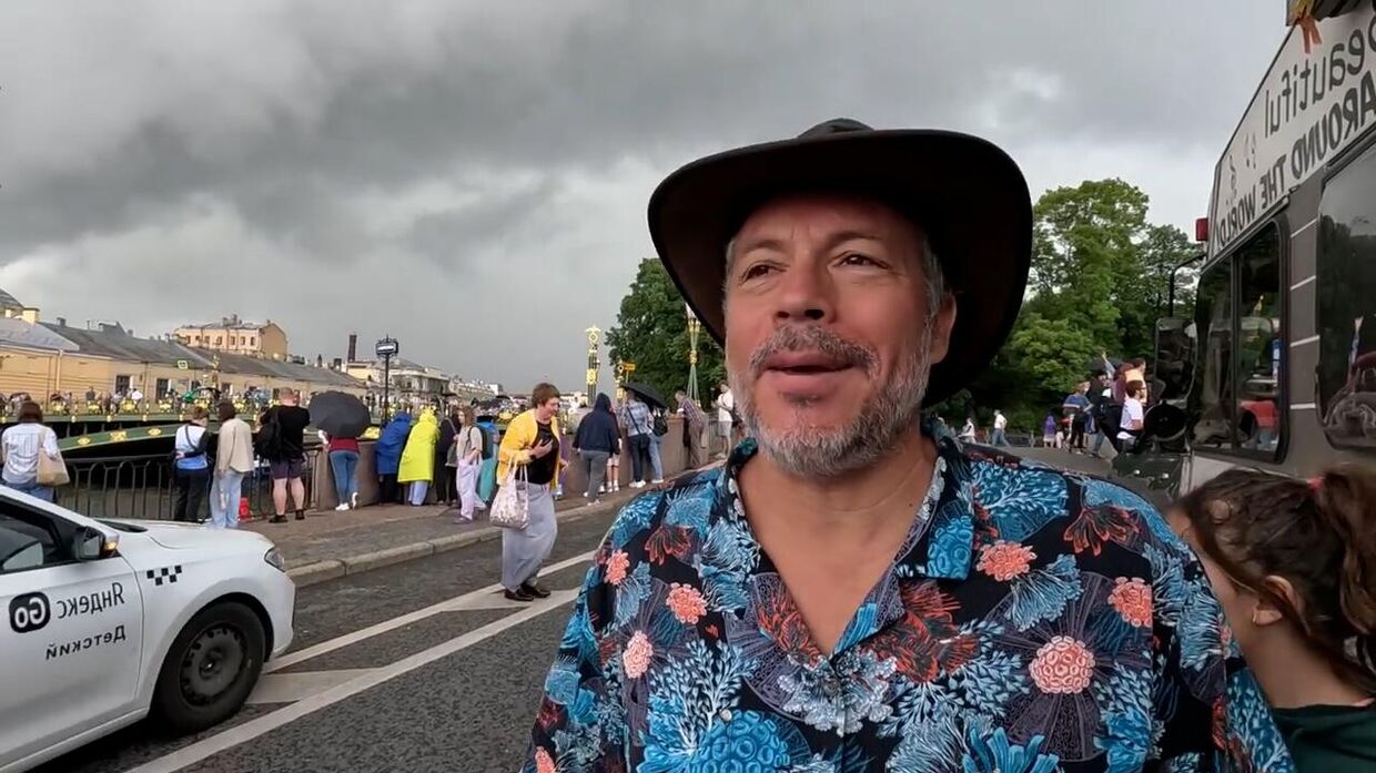 Скелет, пчела и Гарри Поттер. Аргентинцы шокированы питерским колоритом