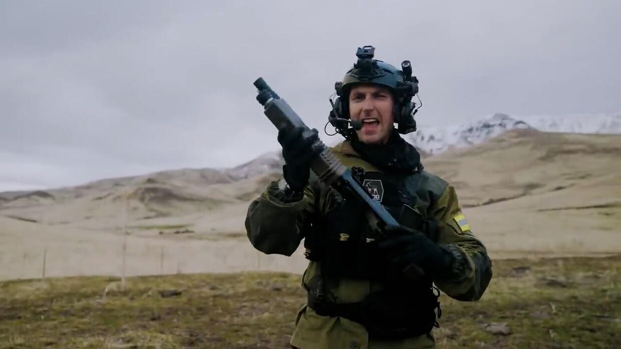 У него не осталось головы. Американец испытал русский дробовик