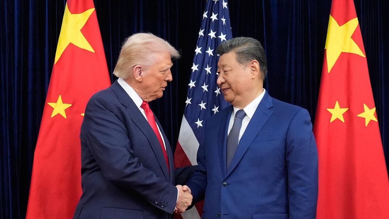 Президент США Дональд Трамп и председатель КНР Си Цзиньпин  