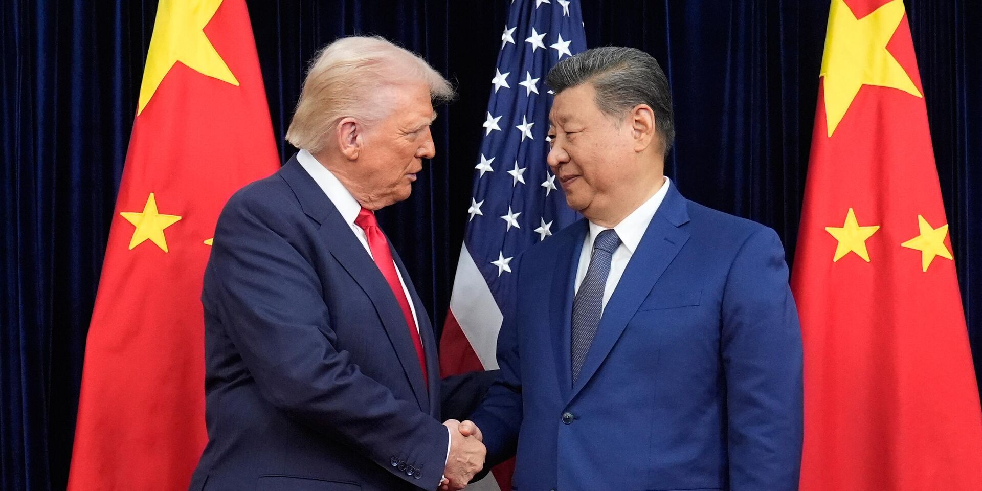 Президент США Дональд Трамп и председатель КНР Си Цзиньпин в Пусане, Южная Корея - ИноСМИ, 1920, 07.05.2026