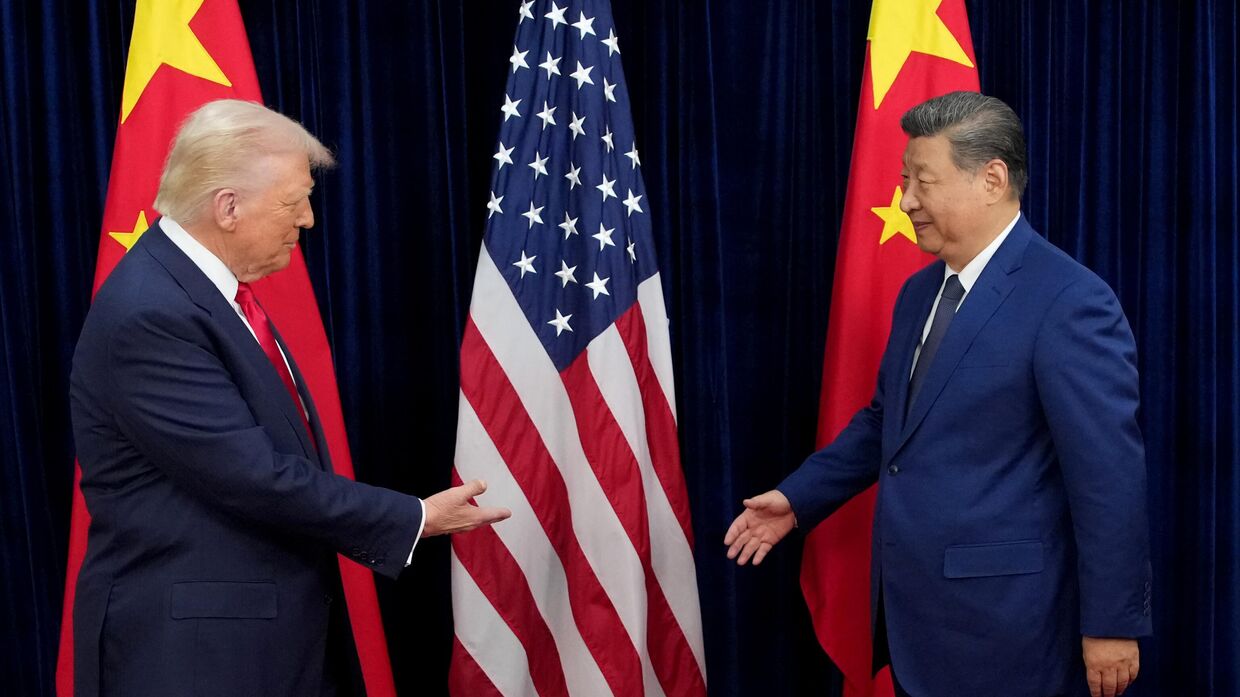 Президент США Дональд Трамп и председатель КНР Си Цзиньпин в Пусане, Южная Корея