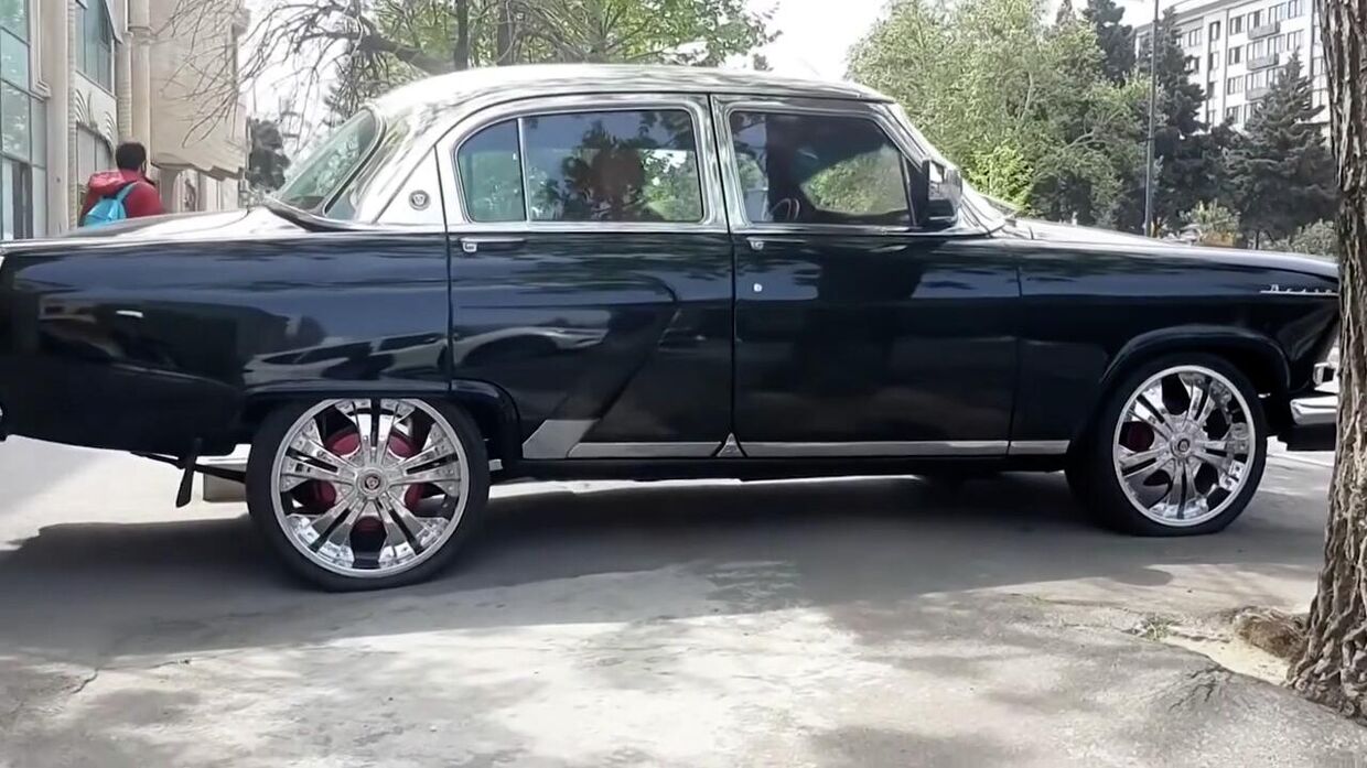 Заставит Кадиллак покраснеть. Итальянец в шоке от советских автомобилей