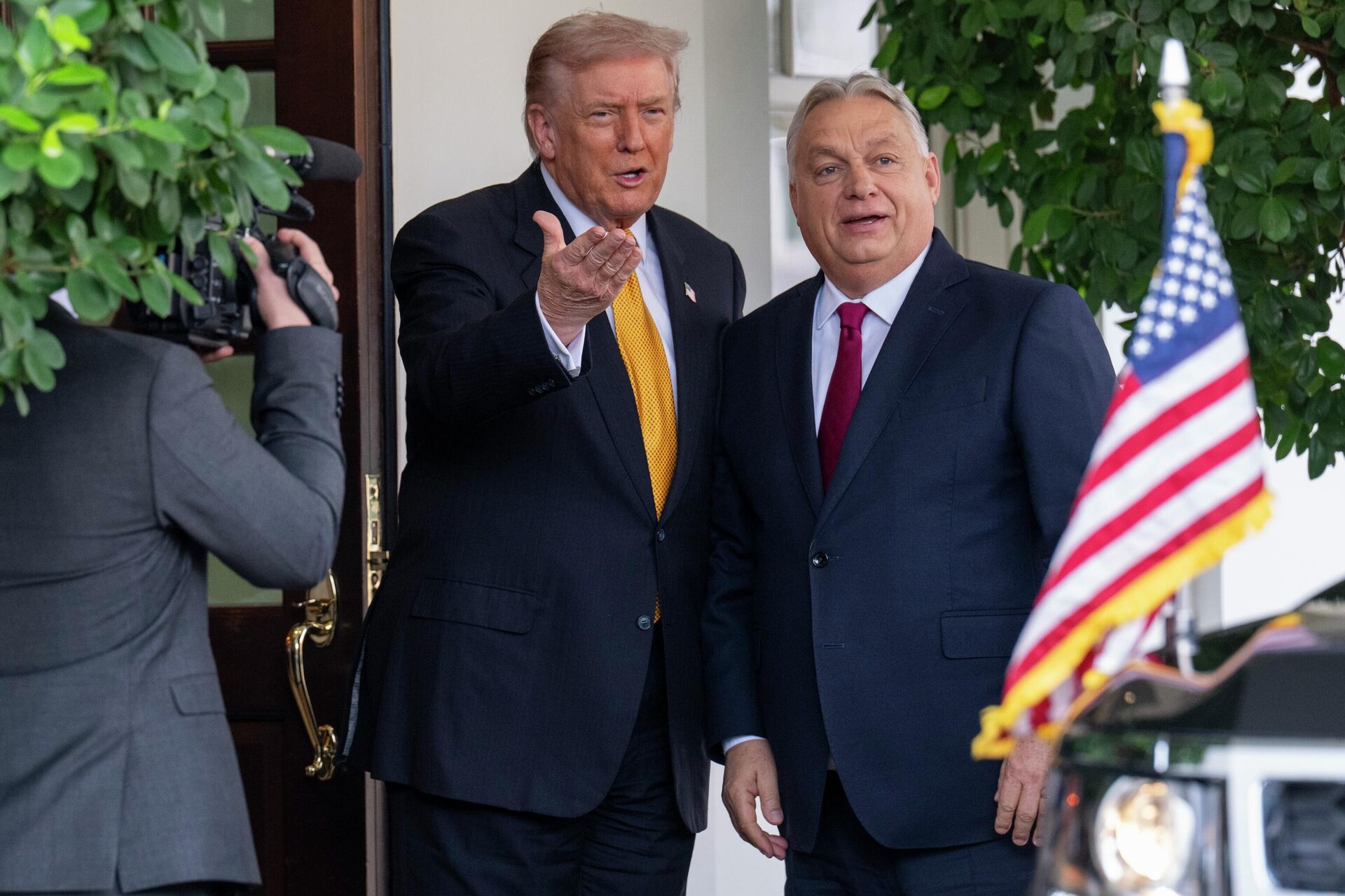 Президент США Дональд Трамп встречает премьер-министра Венгрии Виктора Орбана по прибытии в Белый дом 7 ноября 2025 г. - ИноСМИ, 1920, 27.03.2026