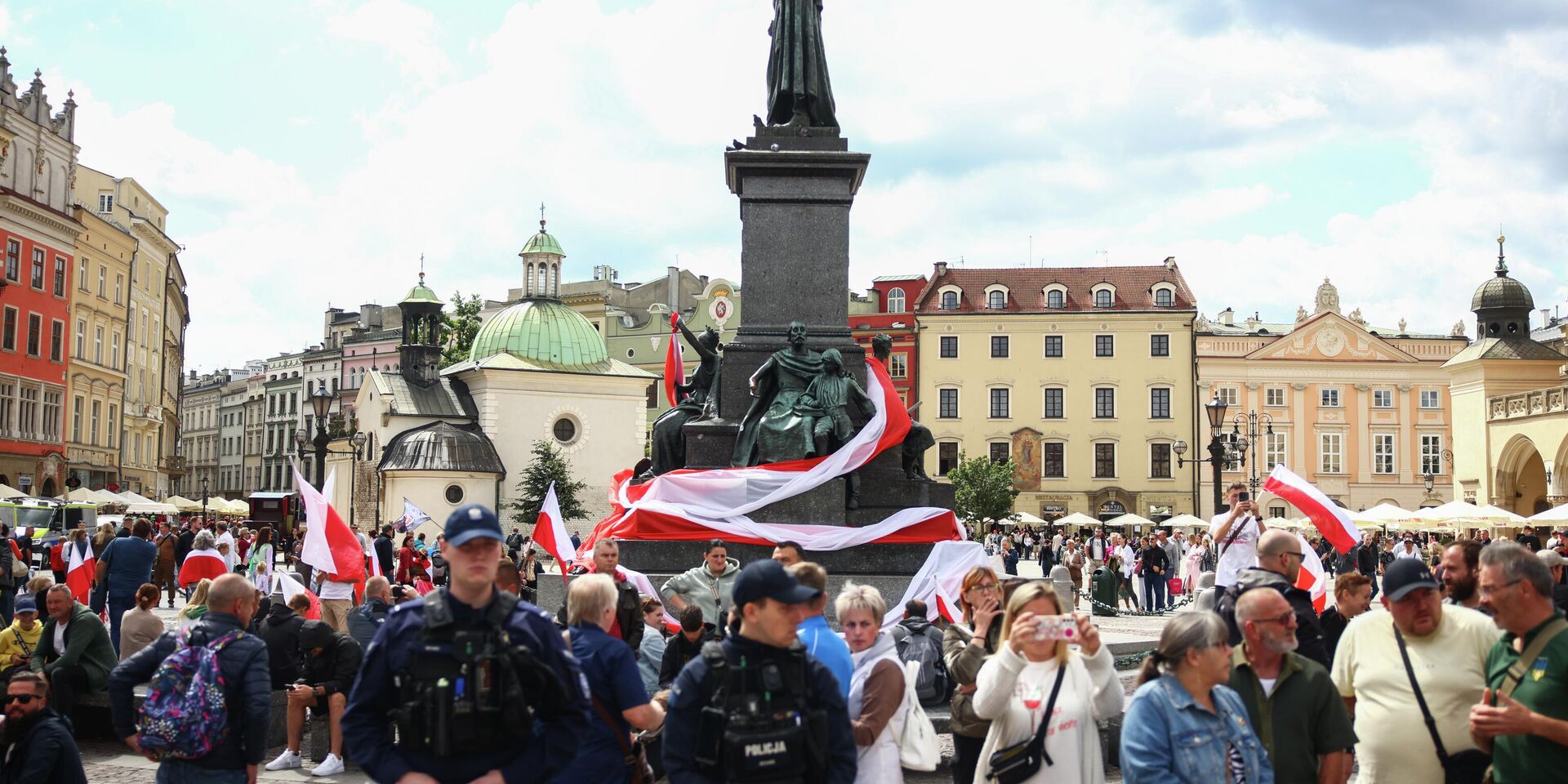 Антиукраинская демонстрация в Кракове, Польша, 24 августа 2025 года - ИноСМИ, 1920, 10.11.2025