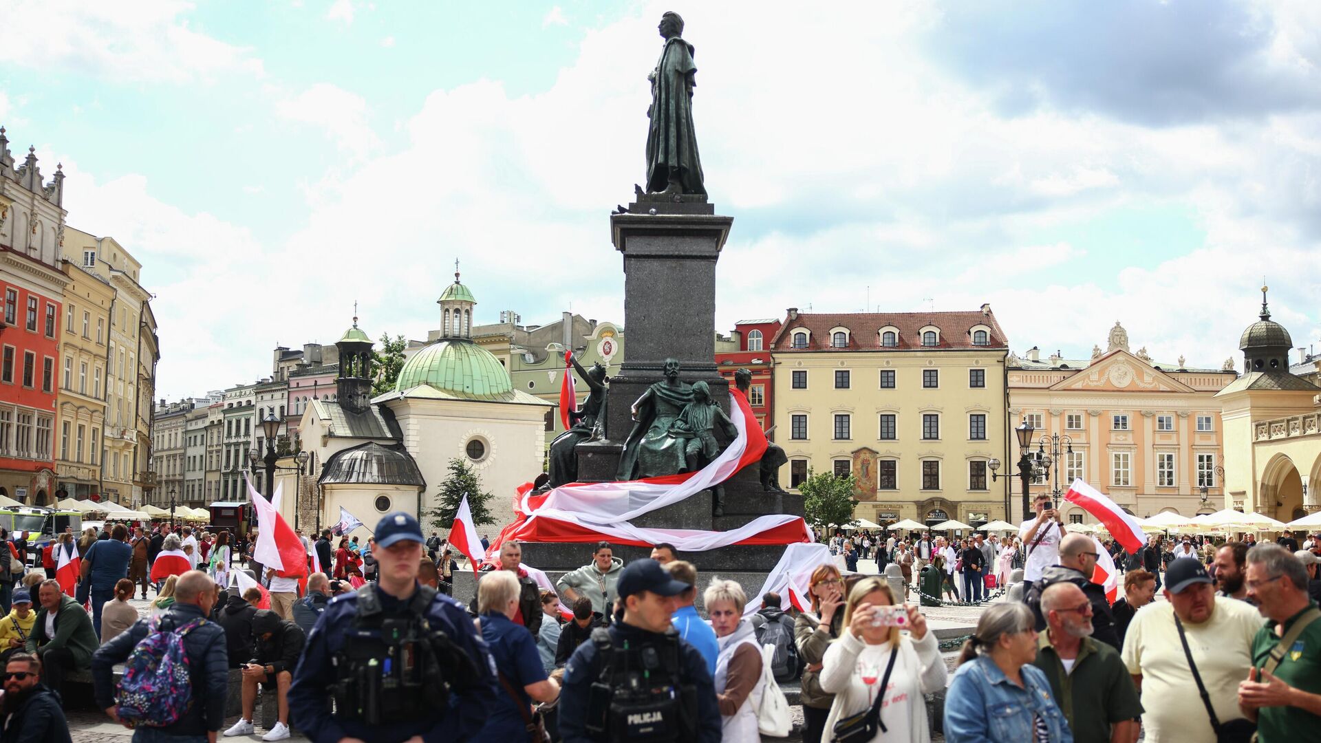 Антиукраинская демонстрация в Кракове, Польша, 24 августа 2025 года - ИноСМИ, 1920, 10.11.2025