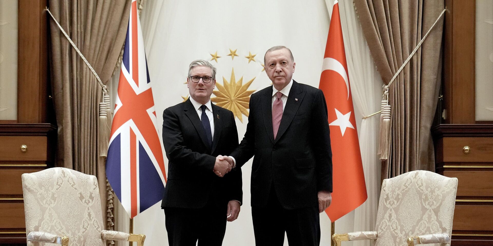 Премьер-министр Великобритании Кир Стармер и президент Турции Реджеп Тайип Эрдоган - ИноСМИ, 1920, 10.11.2025