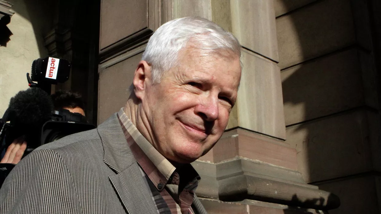 Андре Бамберски у здания суда Мюлуза во Франции